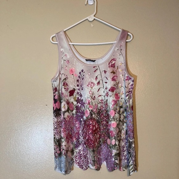 Floral Scalloped hem tank top - Picture 1 of 4